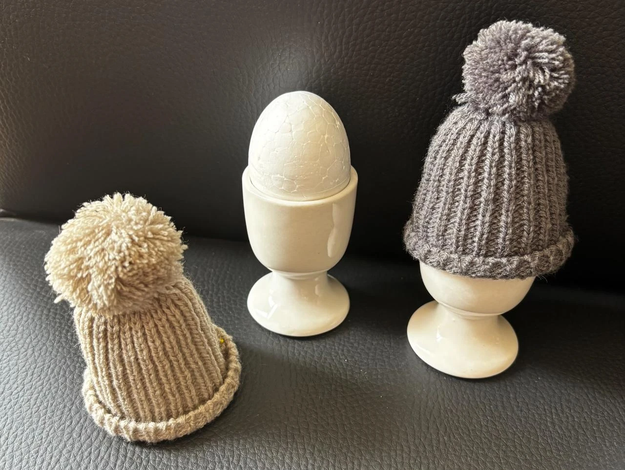 🥚 Lote de 2 coquetieres Maisons du Monde con gorros de lana para calentar huevos – photo 3